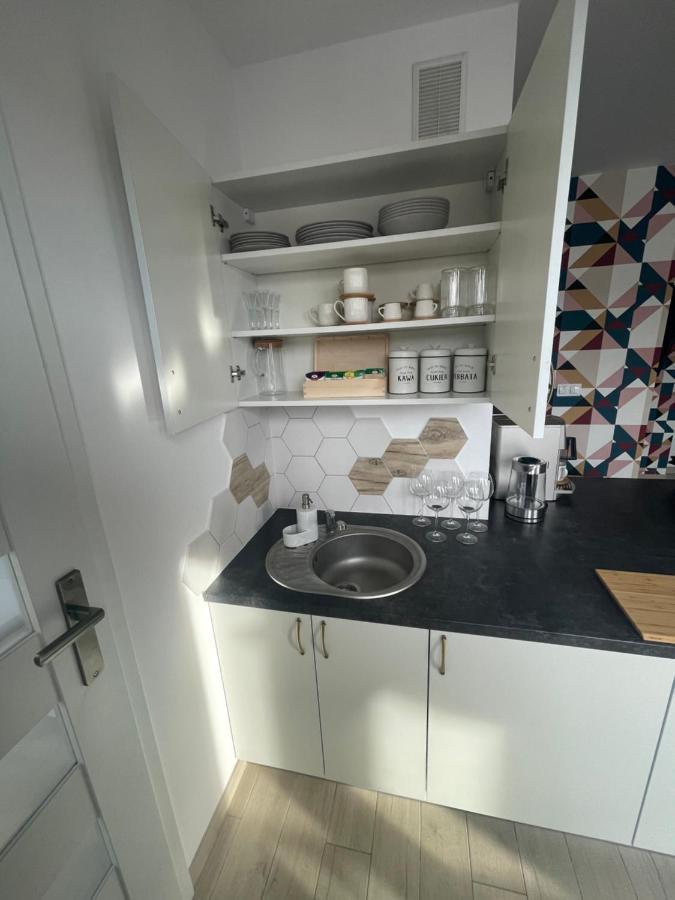 White Frog Apartment *